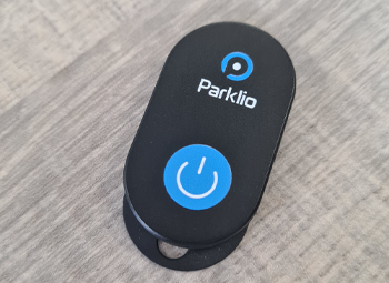 Der Parklio Keyfob ist eine praktische Alternative zur Fernsteuerung via Smartphone. Das handliche Steuergerät kann problemlos am Schlüsselanhänger befestigt werden und ist damit immer griffbereit
