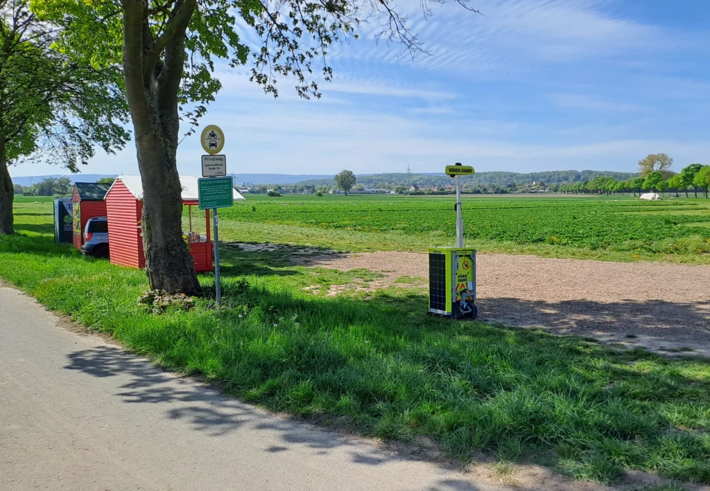 [News_25-16 Erdbeerfeld]